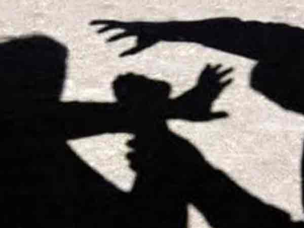 விளையாட்டு போட்டி முடிந்து வீடு திரும்பிய பள்ளி மாணவியை கடத்தி பாலியல் பலாத்காரம் செய்த வாலிபர்