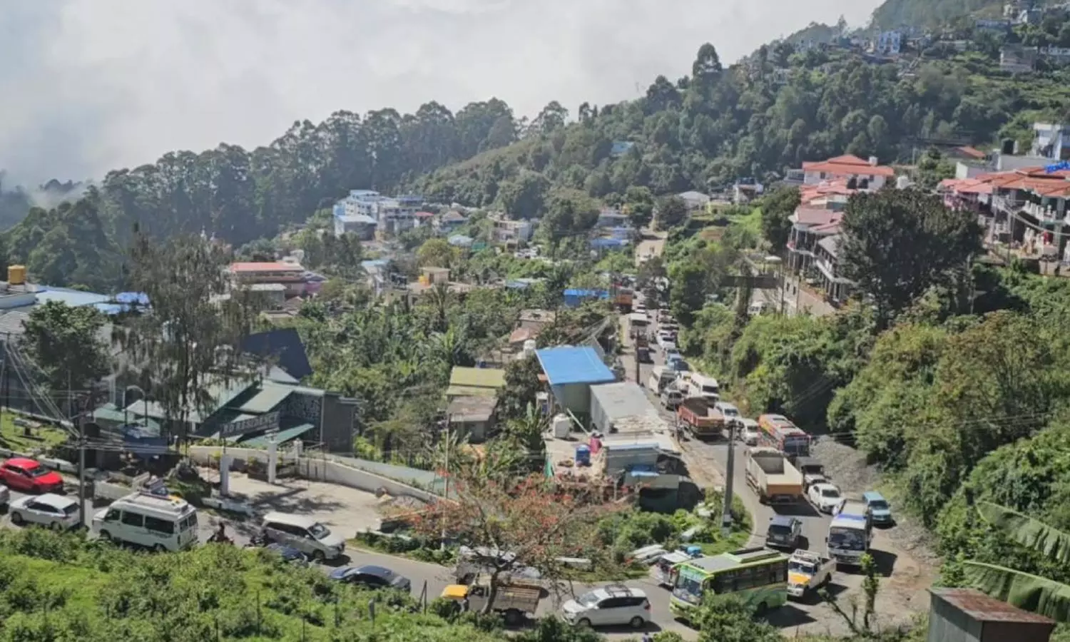 தொடர் விடுமுறை, புத்தாண்டை கொண்டாட கொடைக்கானலில் குவிந்த சுற்றுலா பயணிகள் தொடர் விடுமுறை, புத்தாண்டை கொண்டாட கொடைக்கானலில் குவிந்த சுற்றுலா பயணிகள்