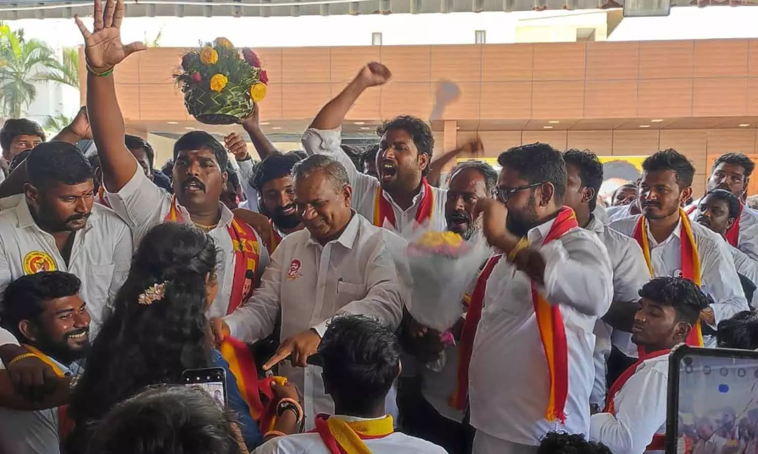 இரவும் பகலும் அயராது உழைத்து விஜய்யை முதல்வர் ஆக்குவோம்- புஸ்சி ஆனந்த் இரவும் பகலும் அயராது உழைத்து விஜய்யை முதல்வர் ஆக்குவோம்- புஸ்சி ஆனந்த்