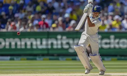 4வது டெஸ்ட்: மீண்டும் சொதப்பிய டாப் ஆர்டர்.. தோல்வியை தவிர்க்க போராடும் இந்தியா