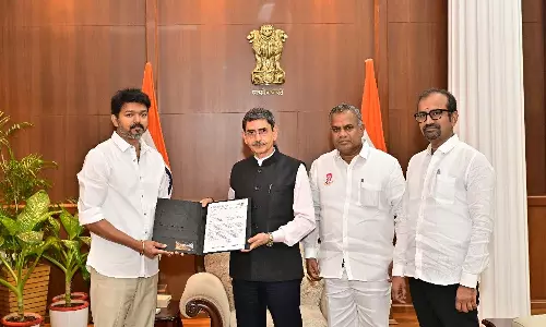 தமிழ்நாட்டில் சட்டம் - ஒழுங்கை பாதுகாக்க வேண்டும் - கவர்னரிடம் விஜய் வலியுறுத்தல்