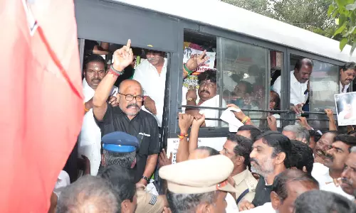 பாலியல் வன்கொடுமையை கண்டித்து திருப்பூரில் அ.தி.மு.க.வினர் ஆர்ப்பாட்டம்