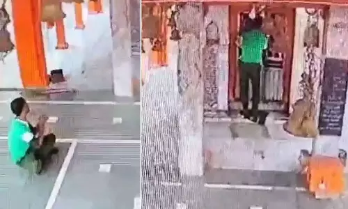 15 நிமிடம் பிரார்த்தனை... பின்னர் கைவரிசை- அனுமன் கோவிலில் வெள்ளி கிரீடத்தை திருடிச்சென்ற திருடன்: வீடியோ