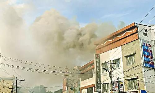 மதுரை, புதூர் தனியார் மருத்துவமனை நர்சுகள் தங்கும் விடுதியில் தீ விபத்து