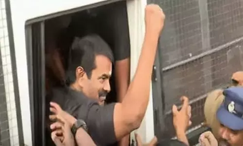 தடையை மீறி போராட்டம்- சீமான் கைது