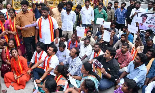 கலெக்டர் அலுவலகத்தை முற்றுகையிட்டு போராட்டம்: கோவையில் த.வெ.க.வினர் 81 பேர் மீது வழக்கு