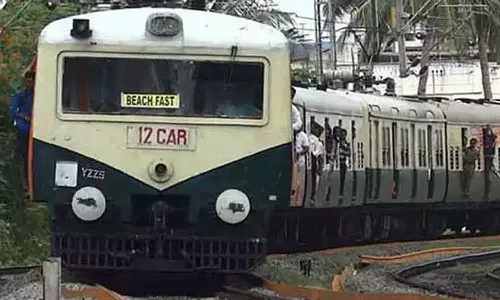 புறநகர் ரெயில் சேவை நாளை ஞாயிறு அட்டவணைப்படி இயங்கும்: தெற்கு ரெயில்வே