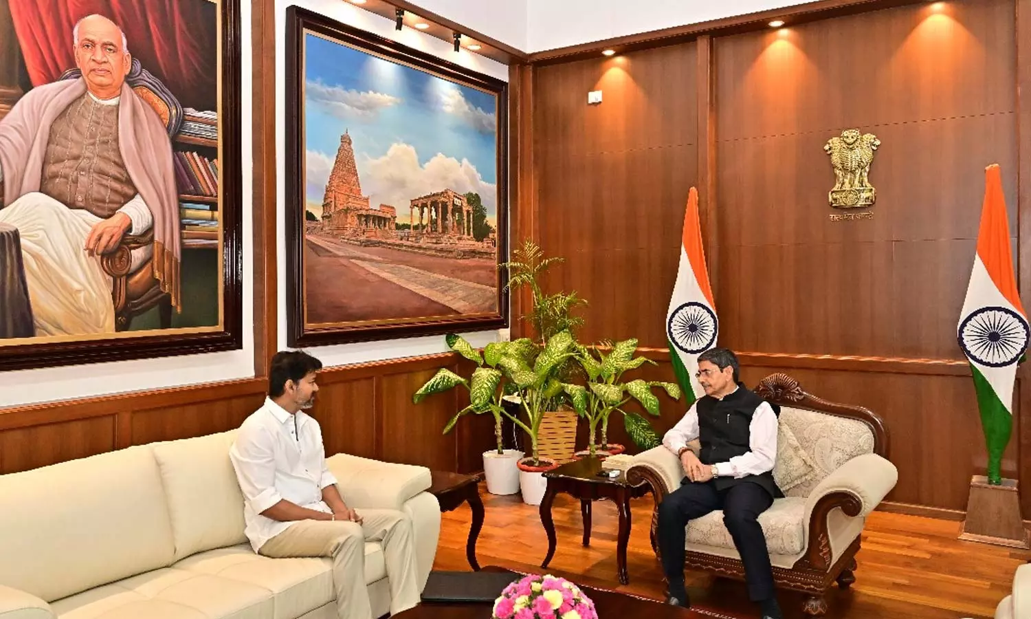 கவர்னரின் சூழ்ச்சி வலைக்குள் விஜய் சிக்க கூடாது - வி.சி.க. கவர்னரின் சூழ்ச்சி வலைக்குள் விஜய் சிக்க கூடாது - வி.சி.க.