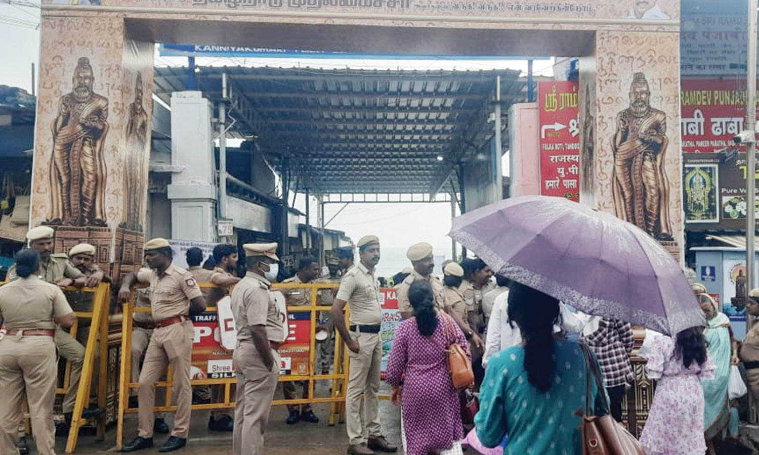 கன்னியாகுமரியில் கடல் சீற்றம்- மழை காரணமாக படகு போக்குவரத்து தாமதம்