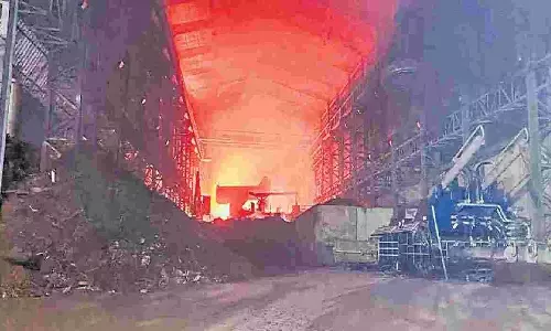 திருப்பதி அருகே இரும்பு தொழிற்சாலையில் தீவிபத்து