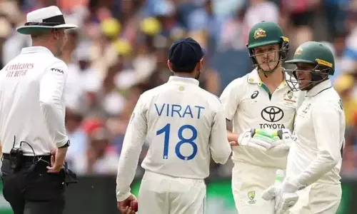 களத்தில் மட்டும் தான் சண்டை.. கோலியுடன் கான்ஸ்டாஸ் Fan Boy மொமண்ட் - புகைப்படம் வைரல்