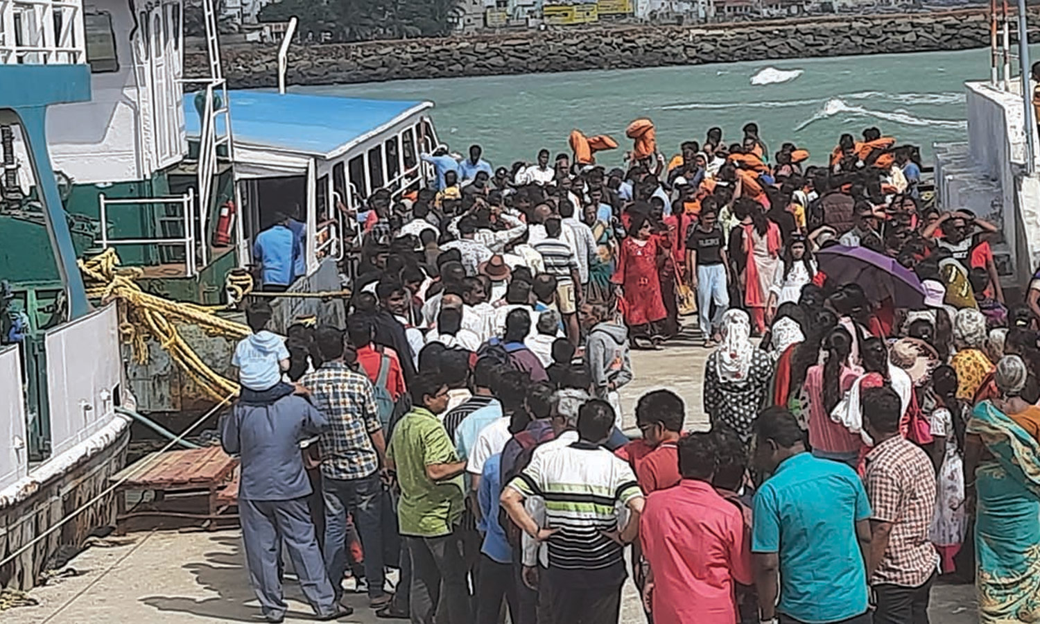 விவேகானந்தர் மண்டபத்துக்கு ஒரே ஆண்டில் 20 லட்சம் சுற்றுலா பயணிகள் படகில் பயணம்