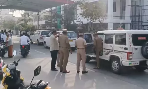 அமைச்சர் துரைமுருகன் இல்லத்தில் அமலாக்கத்துறை அதிகாரிகள் சோதனை