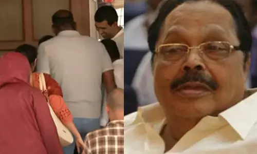 6 மணி நேர காத்திருப்பிற்கு பிறகு துரைமுருகன் வீட்டில் தொடங்கியது ரெய்டு