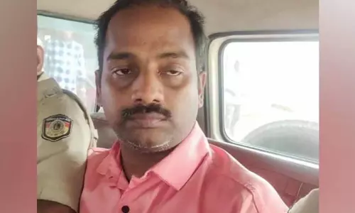 குழந்தை படுத்து தூங்கியதை கவனிக்காமல் காரை திருடிச்சென்ற வாலிபர்