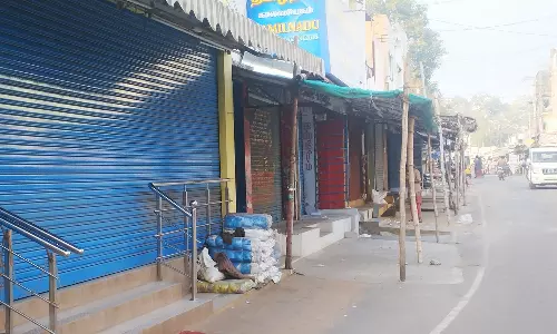 கோபிசெட்டிபாளையத்தில் 3 ஆயிரம் கடைகள் அடைப்பு