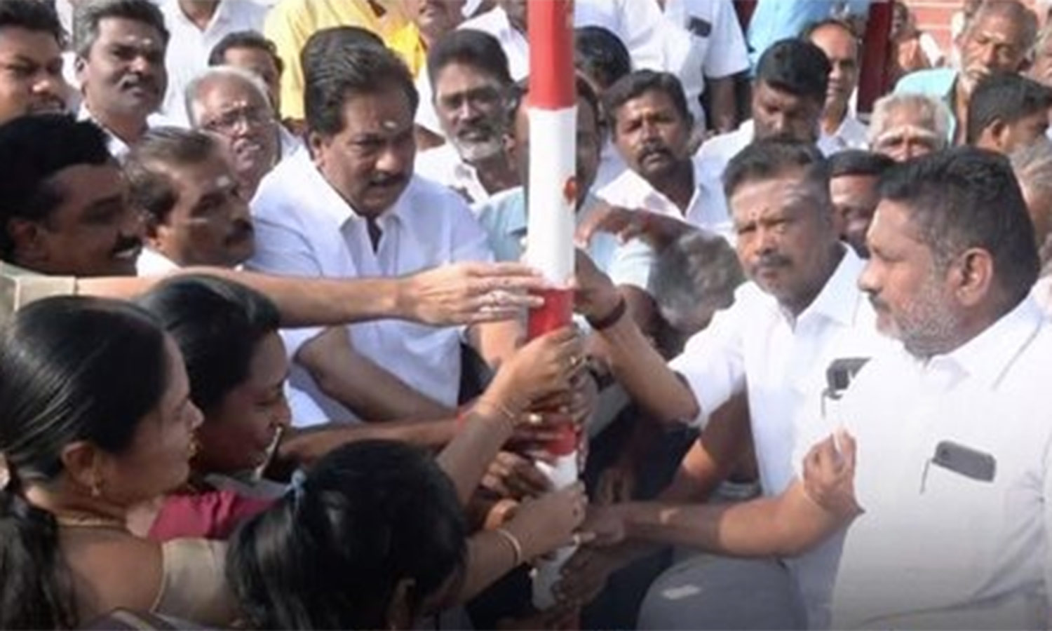பாலமேடு ஜல்லிக்கட்டு - முகூர்த்தக்கால் நட்டு பணிகளை தொடங்கி வைத்தார் அமைச்சர் மூர்த்தி