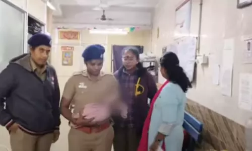 பெரம்பூர் ரெயில் நிலையம் அருகே கைவிடப்பட்ட 3 மாத குழந்தை மீட்பு