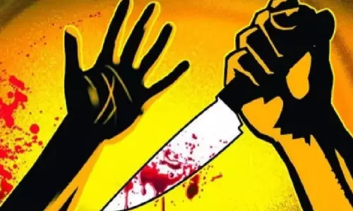 மூத்த சகோதரி மீது அதிக பாசம்.. வயதான தாயை சமையலறை கத்தியால் குத்திக் கொன்ற இளைய மகள்