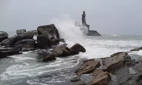 கன்னியாகுமரியில் இன்று 5-வது நாளாக கடல் சீற்றம் நீடிப்பு: படகு போக்குவரத்து ரத்து