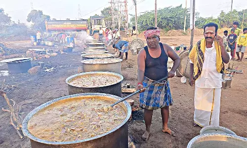 ஆண்கள் மட்டும் பங்கேற்ற கோவில் திருவிழா- 100 ஆடுகளை பலியிட்டு 10 ஆயிரம் பேருக்கு பிரமாண்ட கறி விருந்து
