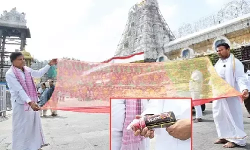 ஏழுமலையானுக்கு தீப்பெட்டியில் அடங்கும் பட்டு சேலை வழங்கிய நெசவு தொழிலாளி