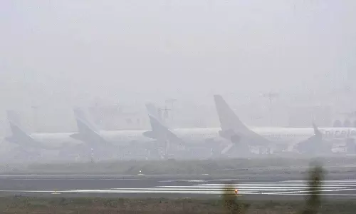 கடும் பனிமூட்டம்: டெல்லியில் இன்றும் விமானம், ரெயில் சேவைகள் பாதிப்பு- 7 விமானங்கள் ரத்து