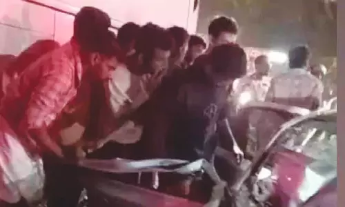 கேரளாவில் சபரிமலை பக்தர்கள் கார்- பஸ் மோதி விபத்து: 2 பேர் பலி