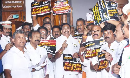 சட்ட சபையில் கண்டன கோஷம்: அ.தி.மு.க. எம்.எல்.ஏ.க்கள் குண்டுக்கட்டாக வெளியேற்றம்