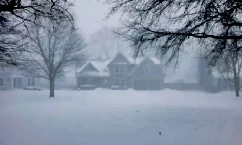 அமெரிக்காவில் கடும் பனிப்பொழிவு: 7 மாகாணங்களில் அவசரநிலை அறிவிப்பு