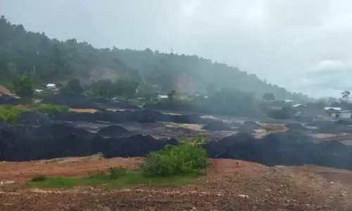 அசாமில் நிலக்கரி சுரங்கத்தில் திடீரென புகுந்த வெள்ளம்: 15-க்கும் அதிகமானோர் சிக்கியுள்ளதாக அச்சம்