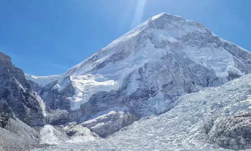 எவரெஸ்ட் சிகரத்தில் ஏற சுற்றுலா பயணிகளுக்கு தடை- சீனா உத்தரவு