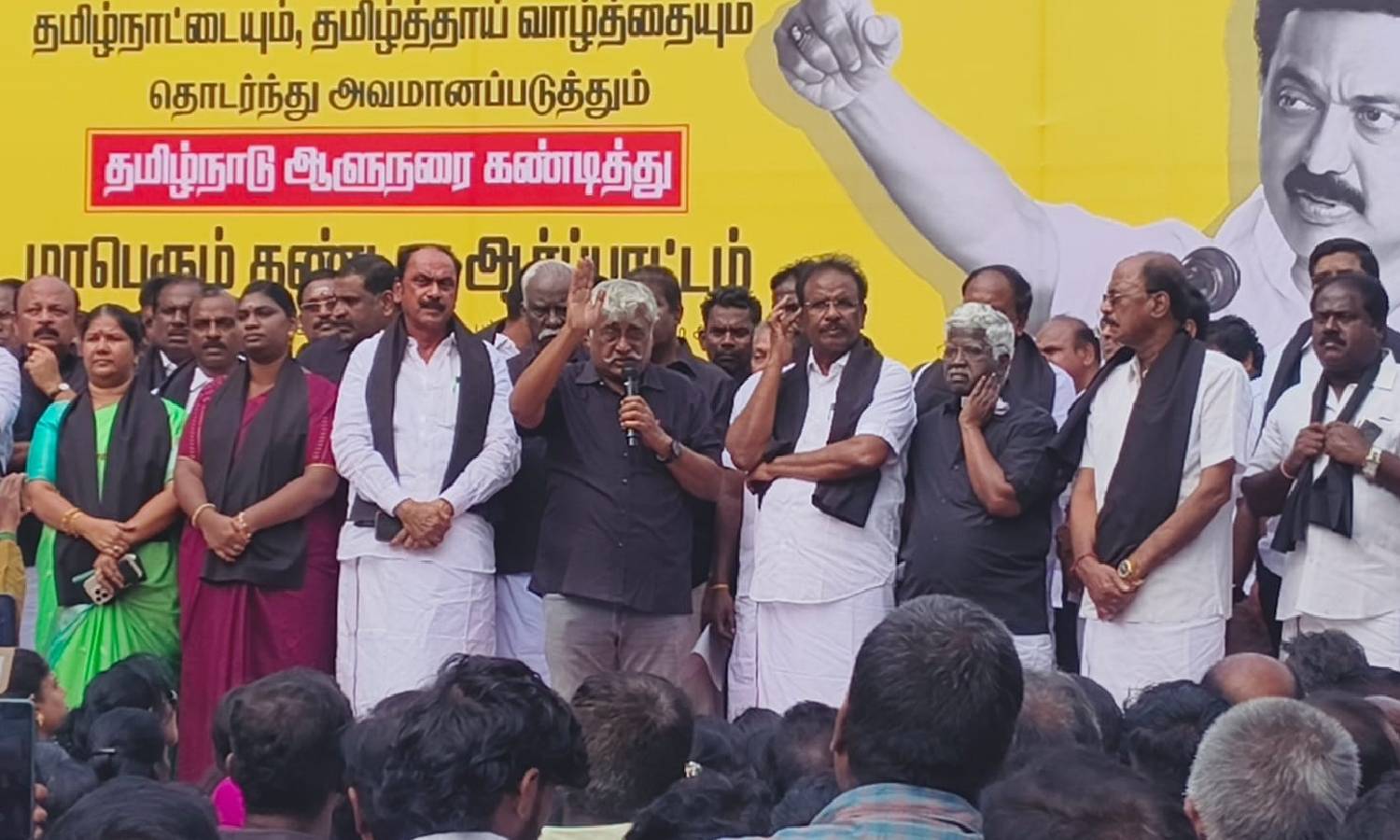 கவர்னரை திரும்பப்பெற வலியுறுத்தி தமிழ்நாடு முழுவதும் தி.மு.க.வினர் ஆர்ப்பாட்டம்