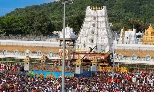 சொர்க்கவாசல் திறப்பு: திருப்பதியில் இலவச டோக்கன் விநியோகம்- கூட்ட நெரிசலில் 3 பெண்கள் பலி