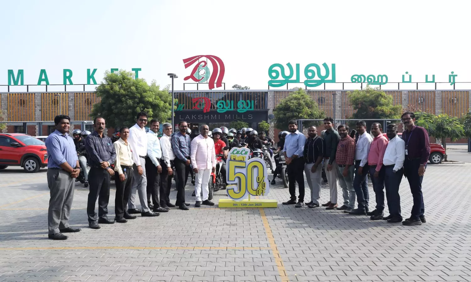 பண்டிகை கால சீசனில் FLAT 50% விற்பனையை மகிழ்ச்சியுடன் அறிவித்த லுலு மார்க்கெட்