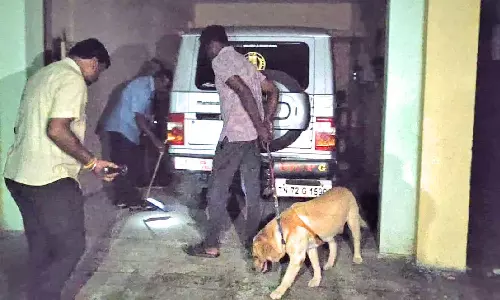 பொங்கல் தொகுப்பில் ரூ.1000 தரவில்லை- ஆத்திரத்தில்  கலெக்டர் அலுவலகத்திற்கு வெடிகுண்டு மிரட்டல் விடுத்த நபர்