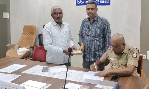 கருங்கல்பாளையம் சோதனைச் சாவடியில் ரூ.1 லட்சம் பணம் பறிமுதல்: பறக்கும் படையினர் நடவடிக்கை