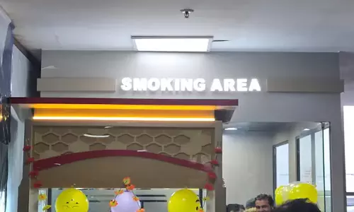 ஸ்ரீநகர் விமான நிலையத்தில் Smoking Area - கொந்தளித்த நெட்டிசன்கள்