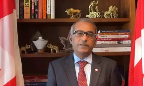 கனடா பிரதமர் பதவிக்கு இந்திய வம்சாவளி எம்.பி. சந்திரா ஆர்யா போட்டி