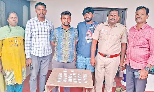 போதை பொருட்கள் விற்பனை: சர்வதேச கடத்தல் கும்பலுடன் தொடர்புடைய 3 மாணவர்கள் உட்பட 4 பேர் கைது