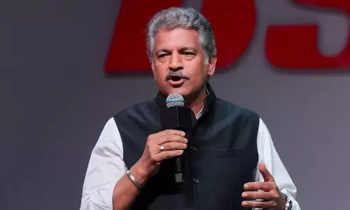 எனது மனைவியை பார்த்துக்கொண்டே இருக்க விரும்புகிறேன் -  90 மணி நேர வேலை குறித்து ஆனந்த் மஹிந்திரா