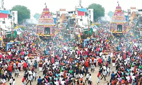 சிதம்பரம் நடராஜர் கோவில் தேரோட்டம்: திரளான பக்தர்கள் வடம் பிடித்து இழுத்தனர்