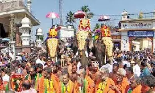 மகரவிளக்கு பூஜை: திருவாபரண ஊர்வலம் இன்று புறப்படுகிறது