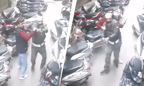 VIDEO: நகைக்கடை முதலாளி தலையைத் துளைத்த துப்பாக்கி குண்டு.. பட்டப்பகலில் நடந்த  கொலை