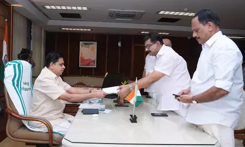 கேரள சட்டமன்ற உறுப்பினர் பி.வி. அன்வர் ராஜினாமா