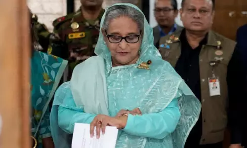 ஷேக் ஹசீனா மற்றும் அவர் உறவினர்களுக்கு எதிராக வழக்குப் பதிவு செய்த வங்கதேசம்