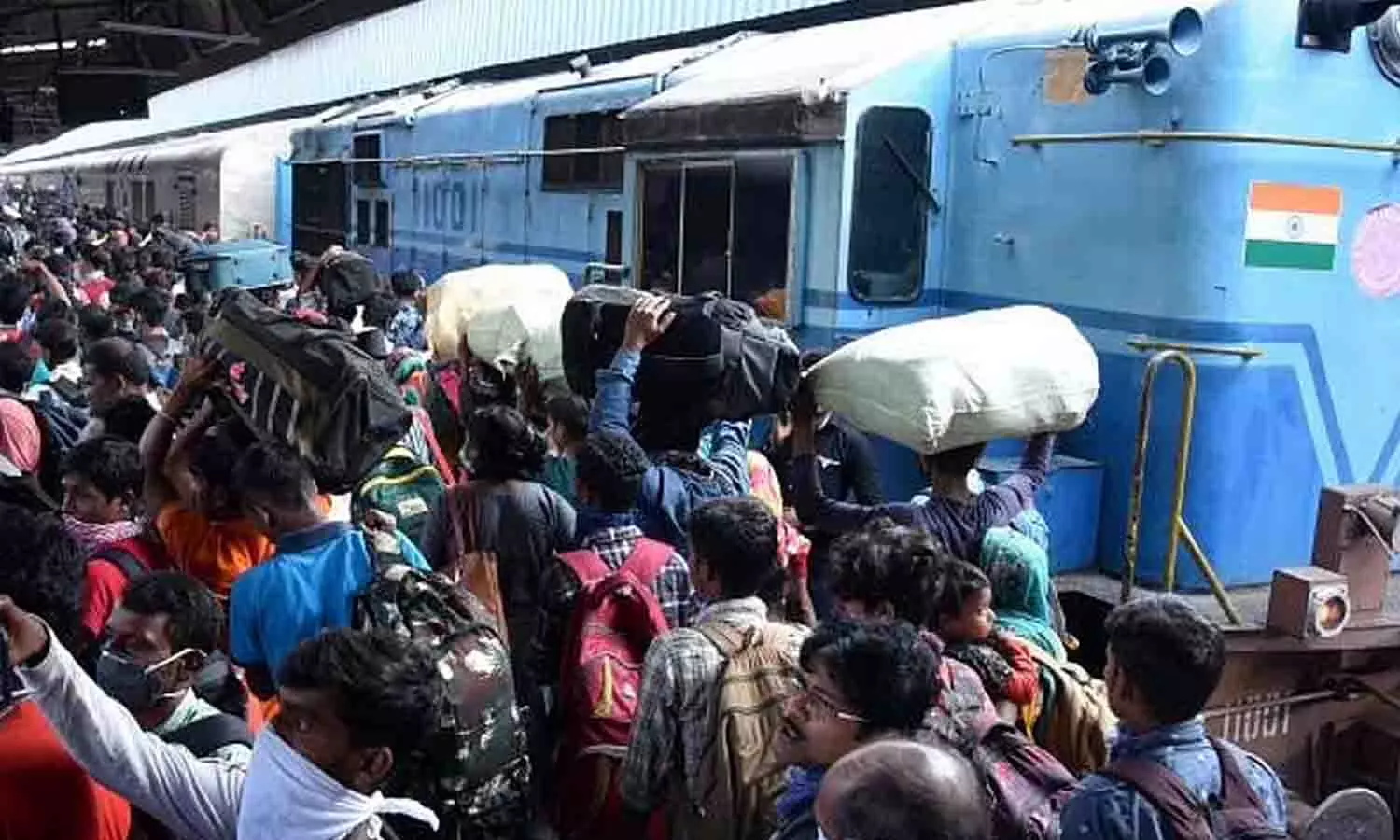 பொங்கல் பண்டிகை- சென்னையில் இருந்து ரெயில் மூலம் 20 லட்சம் பேர் சொந்த ஊர்களுக்கு பயணம்