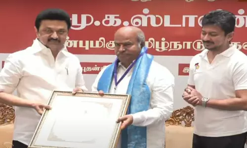 தமிழ் வளர்ச்சித்துறை சார்பில் முதலமைச்சர் மு.க.ஸ்டாலின் 10 பேருக்கு விருதுகள் வழங்கினார்