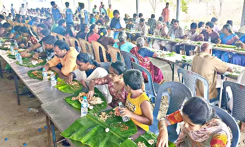 பொங்கலையொட்டி முனியாண்டி கோவிலில் 100 ஆடு, 150 கோழிகள் பலியிட்டு அன்னதான விருந்து