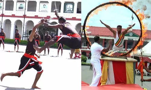 வெலிங்டன் ராணுவ மையத்தில் சாகச நிகழ்ச்சியில் அசத்திய வீரர்கள்- பார்வையாளர்கள் பரவசம்